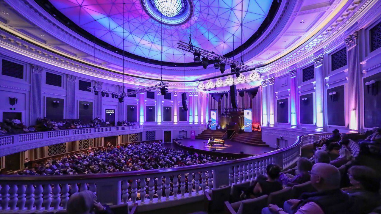 웅장한 공간: 오디토리움 (Auditorium)